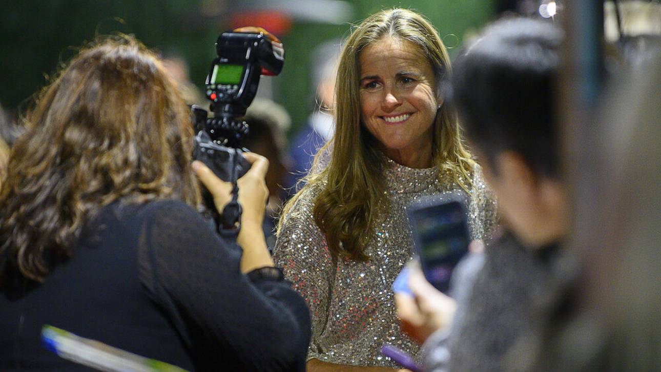 Brandi Chastain fühlt sich auch auf dem Roten Teppich wohl