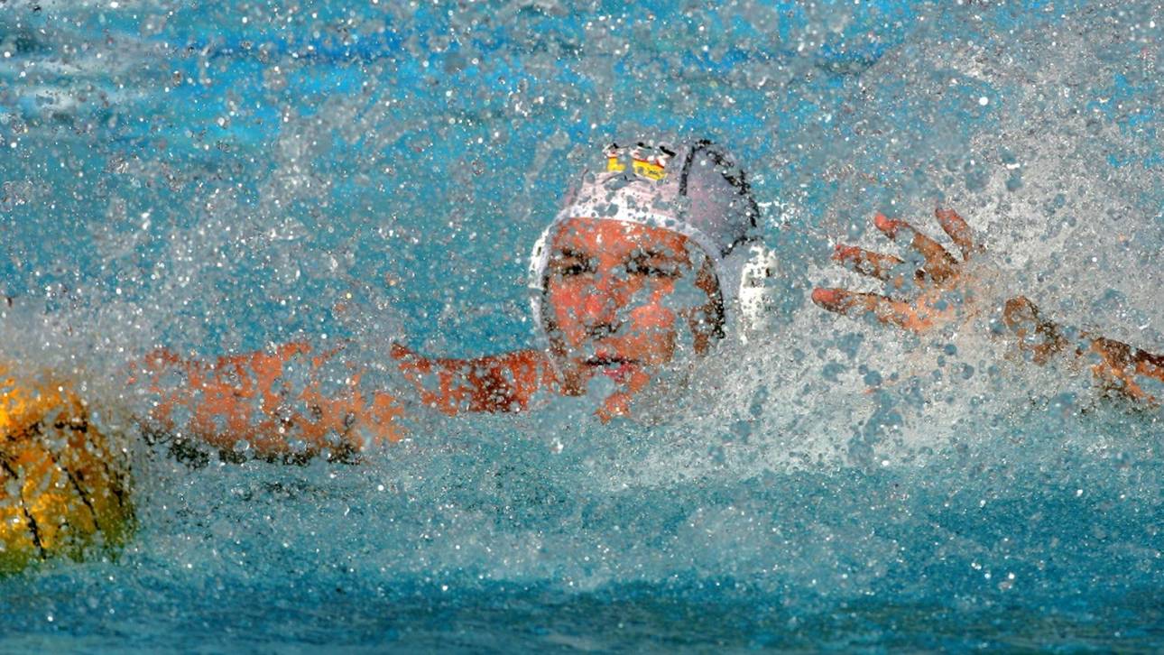 Wasserballer starten mit drei Siegen