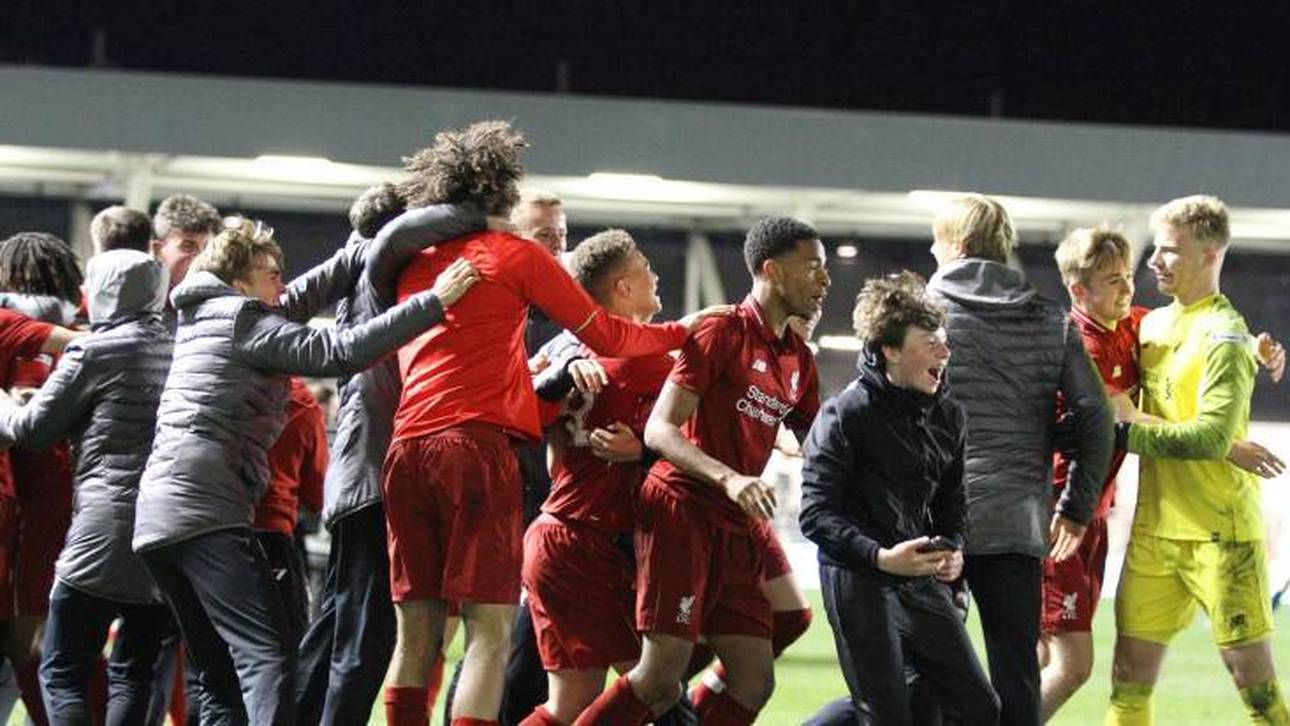 Die U18 des FC Liverpool feiert den Triumph im FA Cup 2019