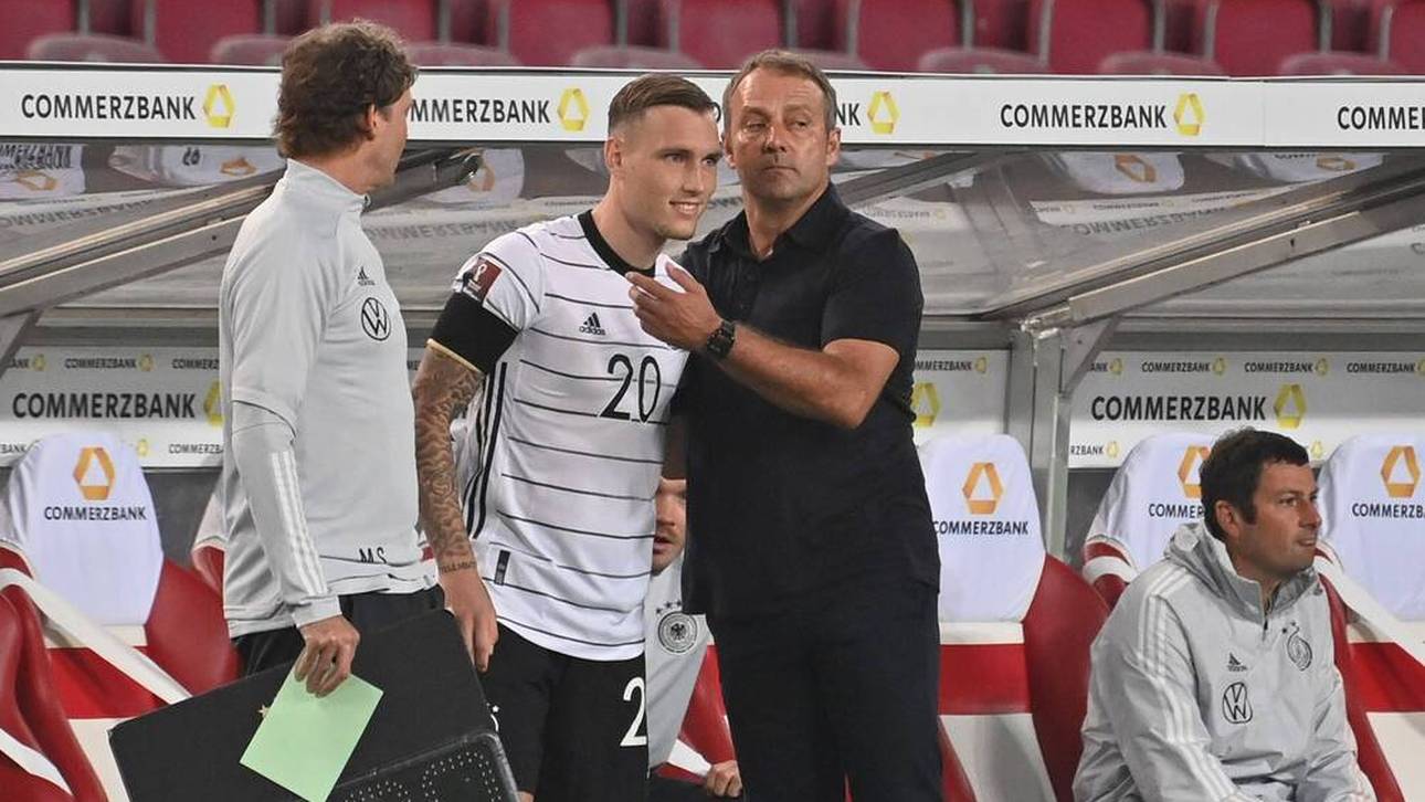 Flick überrascht in der Abwehr