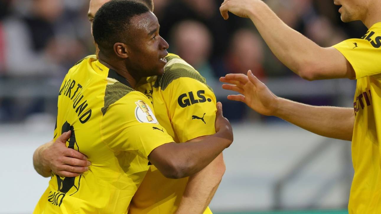 Dortmund und Freiburg mit Mühe im Achtelfinale