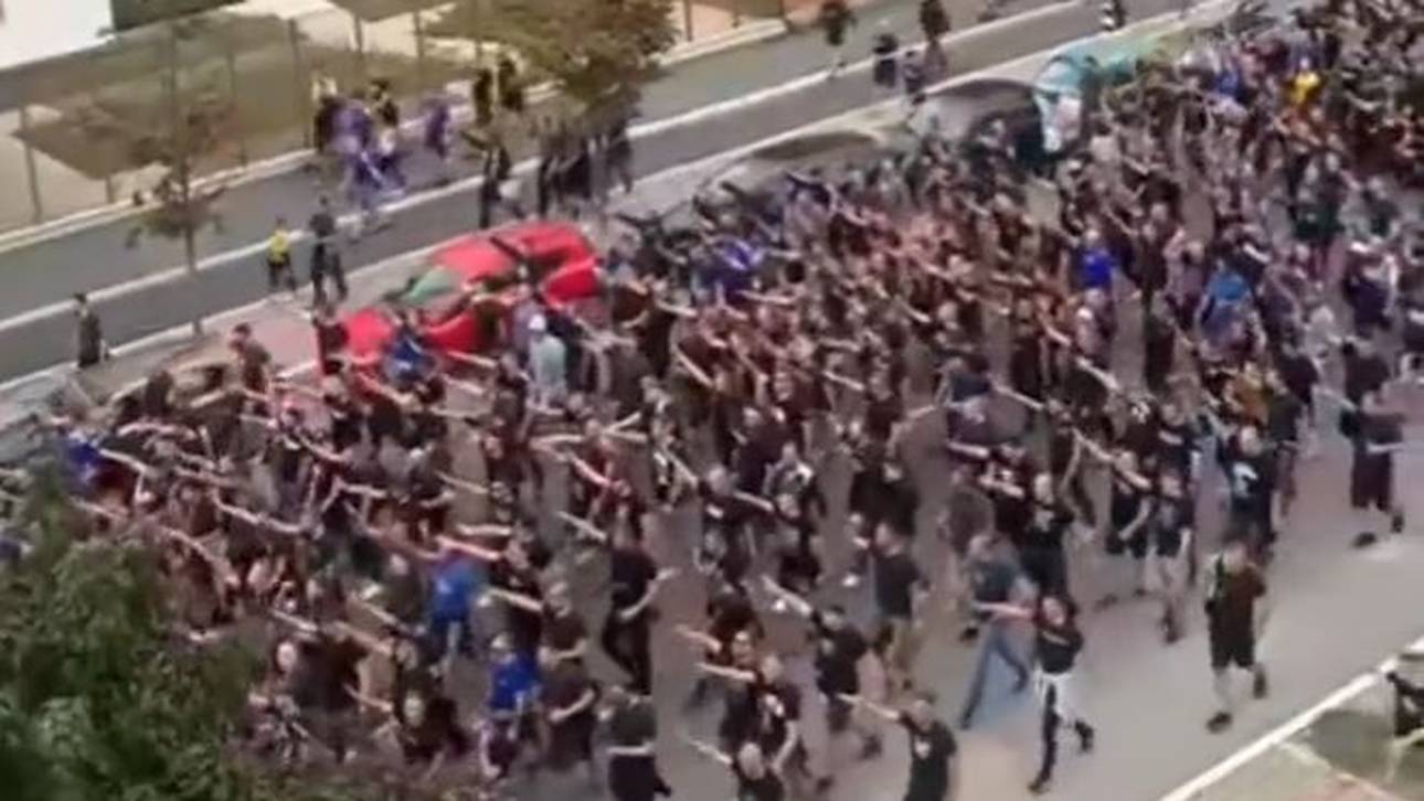 Hitlergruß-Marsch vor Milan-Spiel?