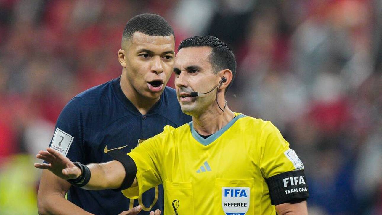 Darum trug der Schiri Trauerflor