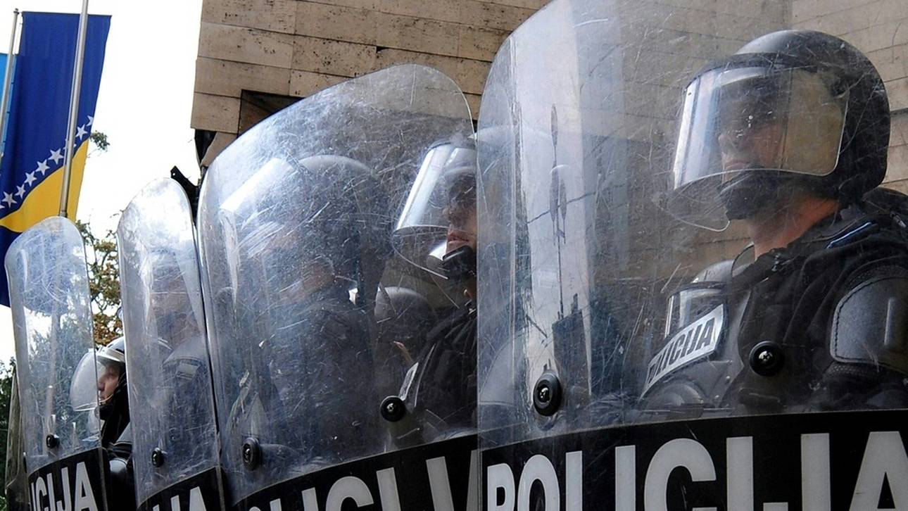 Fans zünden Auto von Schiri an