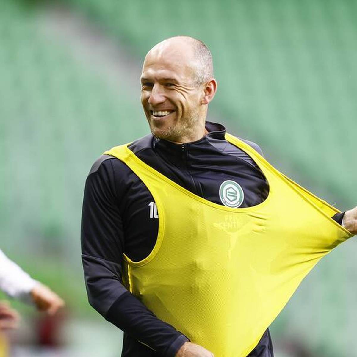 Arjen Robben Ex Bayern Star Fahrt Mit Dem Fahrrad Zum Spiel