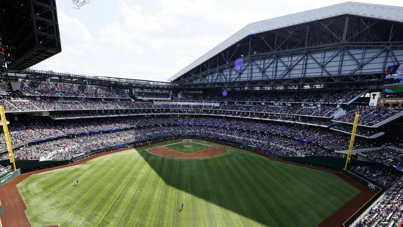 MLB-Partie vor fast vollen Rängen