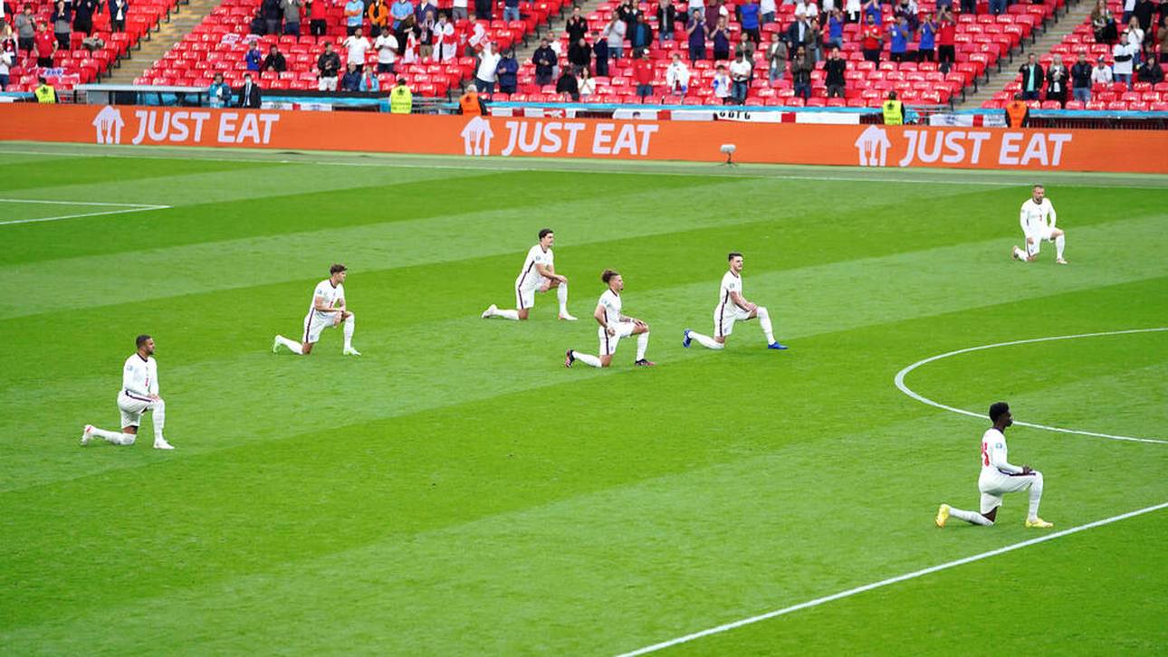 Laute Musik soll Buhrufe übertönen
