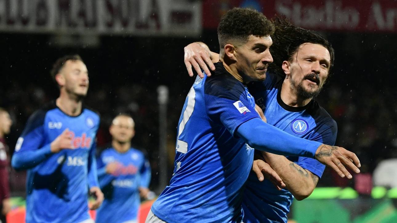 Neapel weiter unaufhaltsam