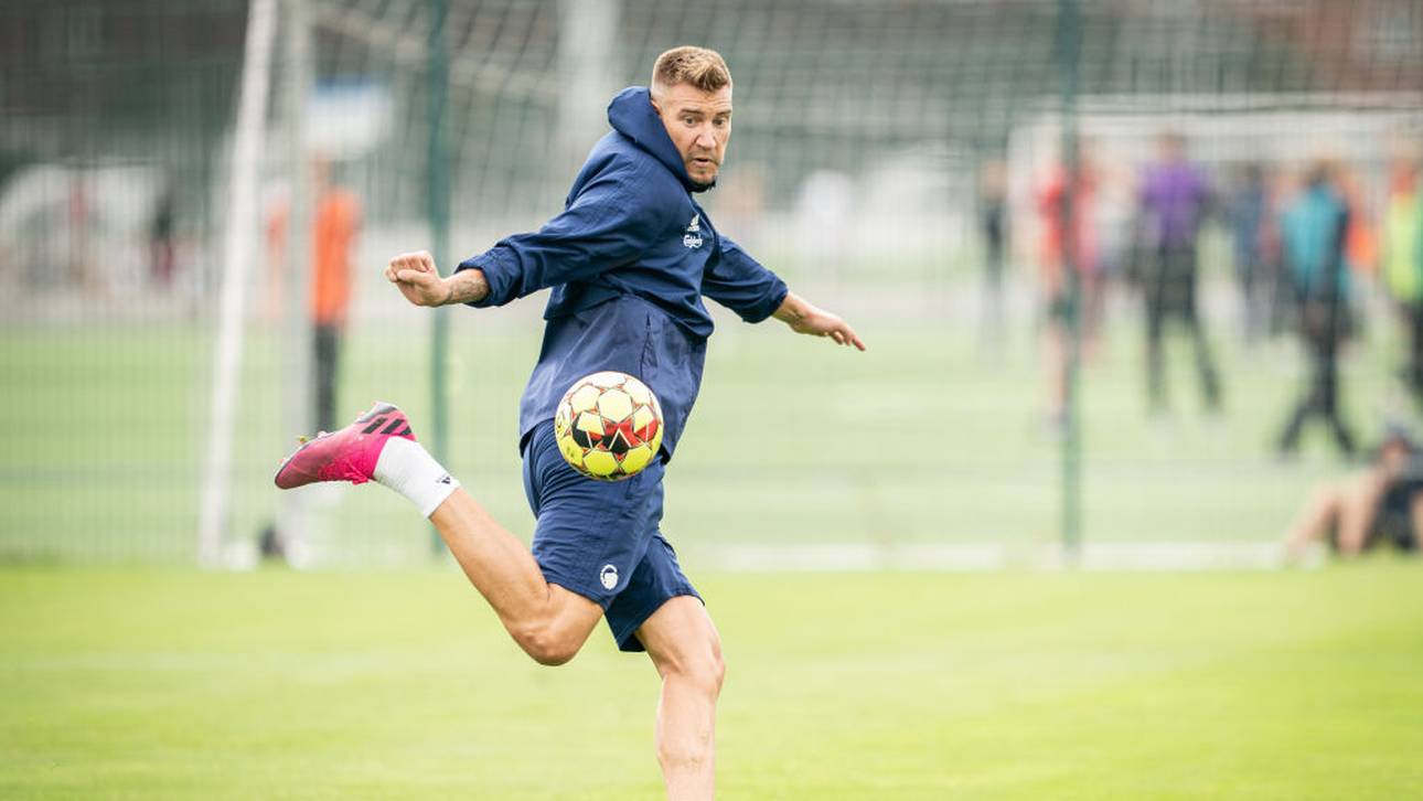 Bendtner-Debüt wird zum Geisterspiel