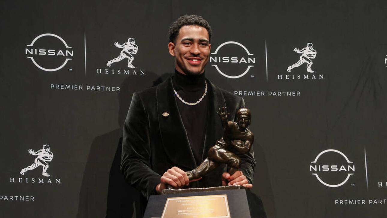 Bryce Young erhält Heisman-Trophy