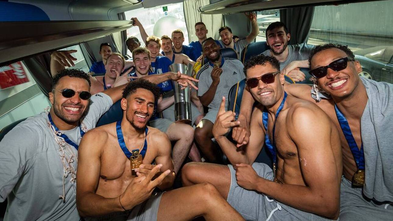 Die Spieler von ALBA Berlin feierten den Meistertitel gebührend
