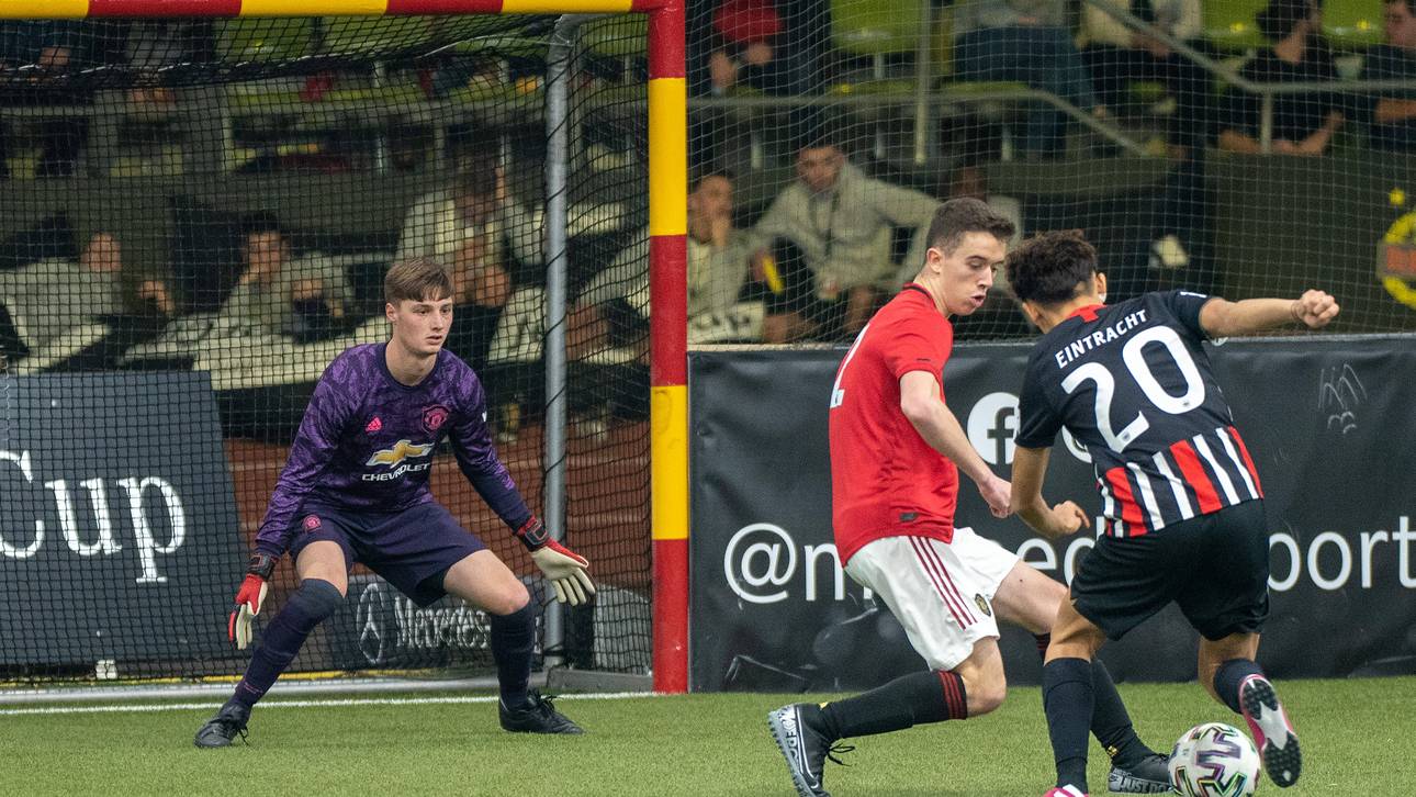 United bindet Sohn von Triple-Star