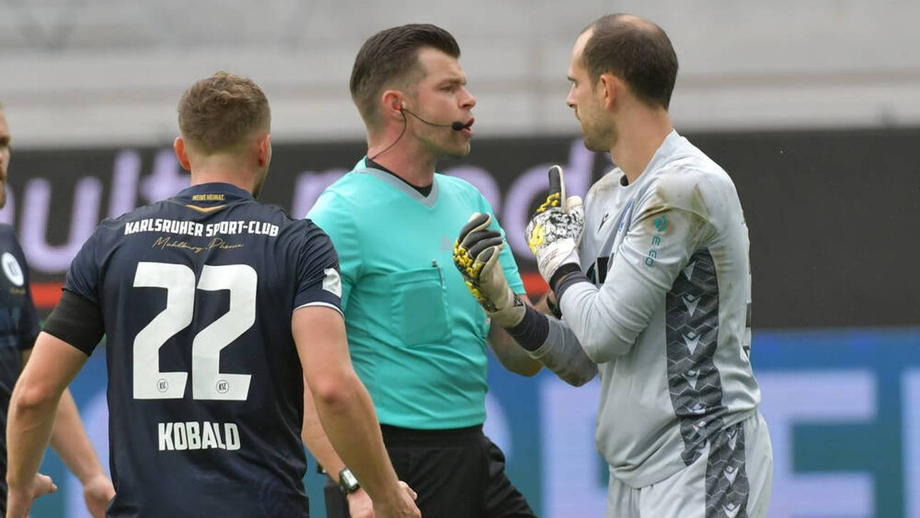 Schiri knockt KSC-Spieler aus