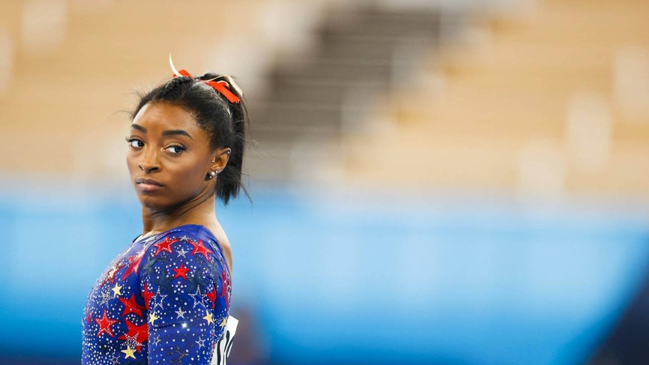 US-Superstar Biles patzt – aber voll im Rennen
