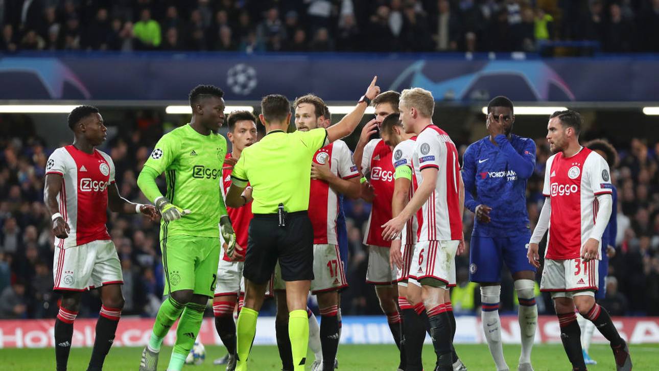 Irre Dreifachbestrafung für Ajax