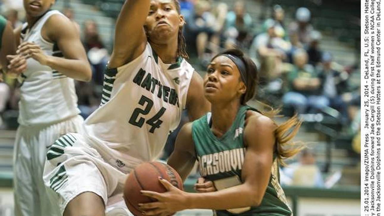 Jade Cargill (r.) spielte Basketball für die Jacksonville Dolphins