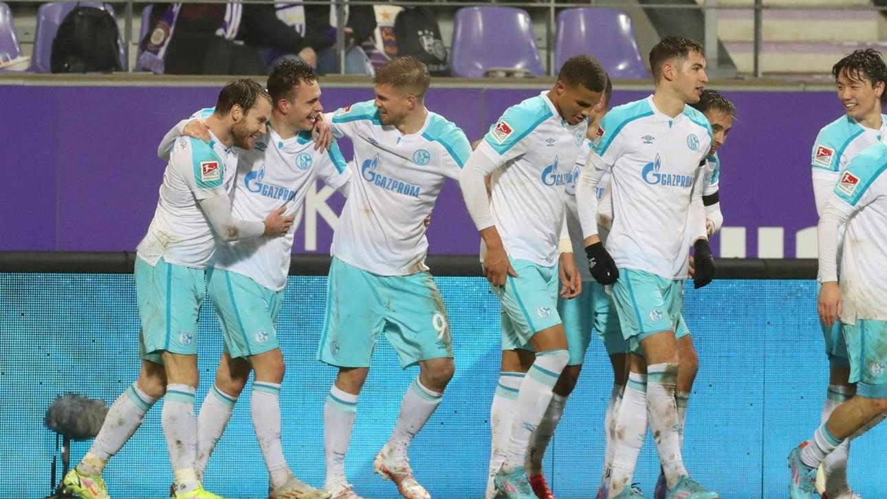 Kantersieg in Aue: Schalke klettert auf Rang vier