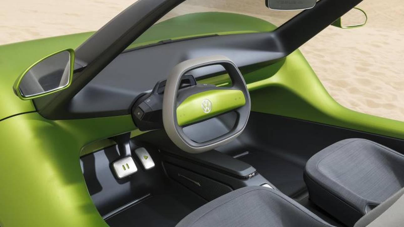 Das VW-Strandmobil kommt ohne Bordsystem aus. Schon mit einem Tritt auf das Play-Symbol beginnt das Fahrvergnügen