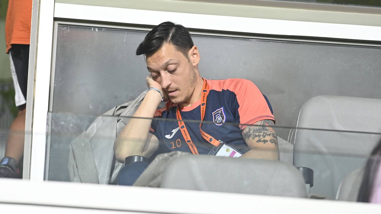 Debakel bei Özils Debüt