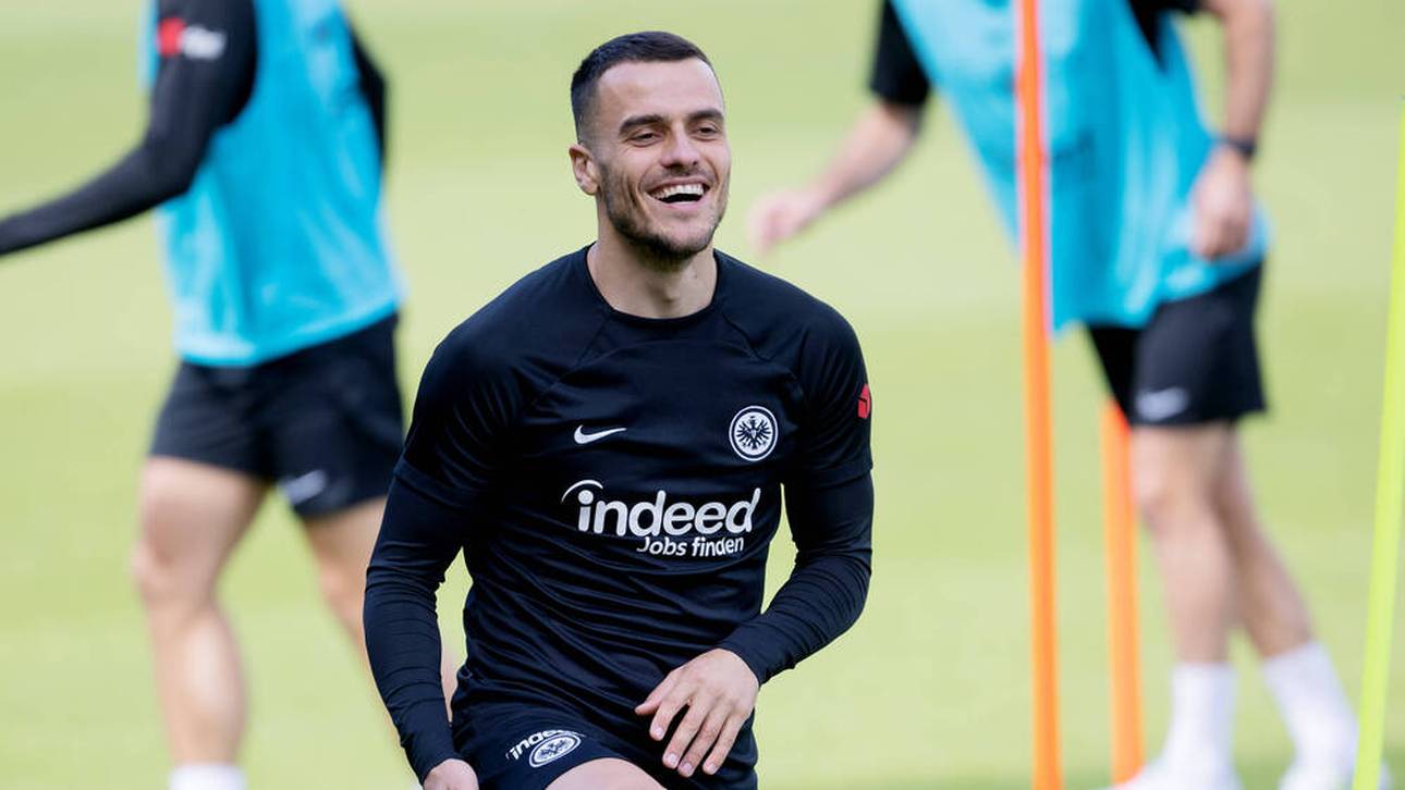 Glasner scherzt zu Kostic-Zukunft