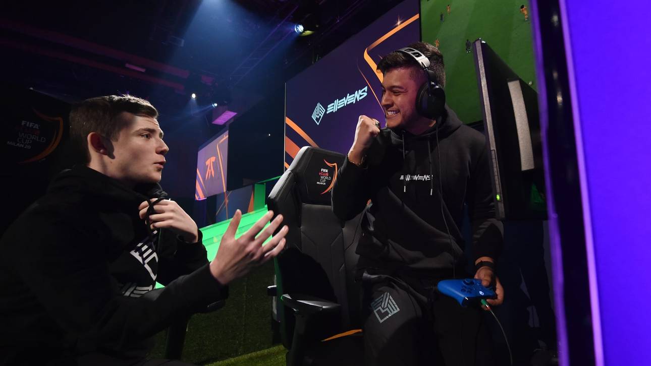 Die Spieler von ellevens esports feiern den Finaleinzug.