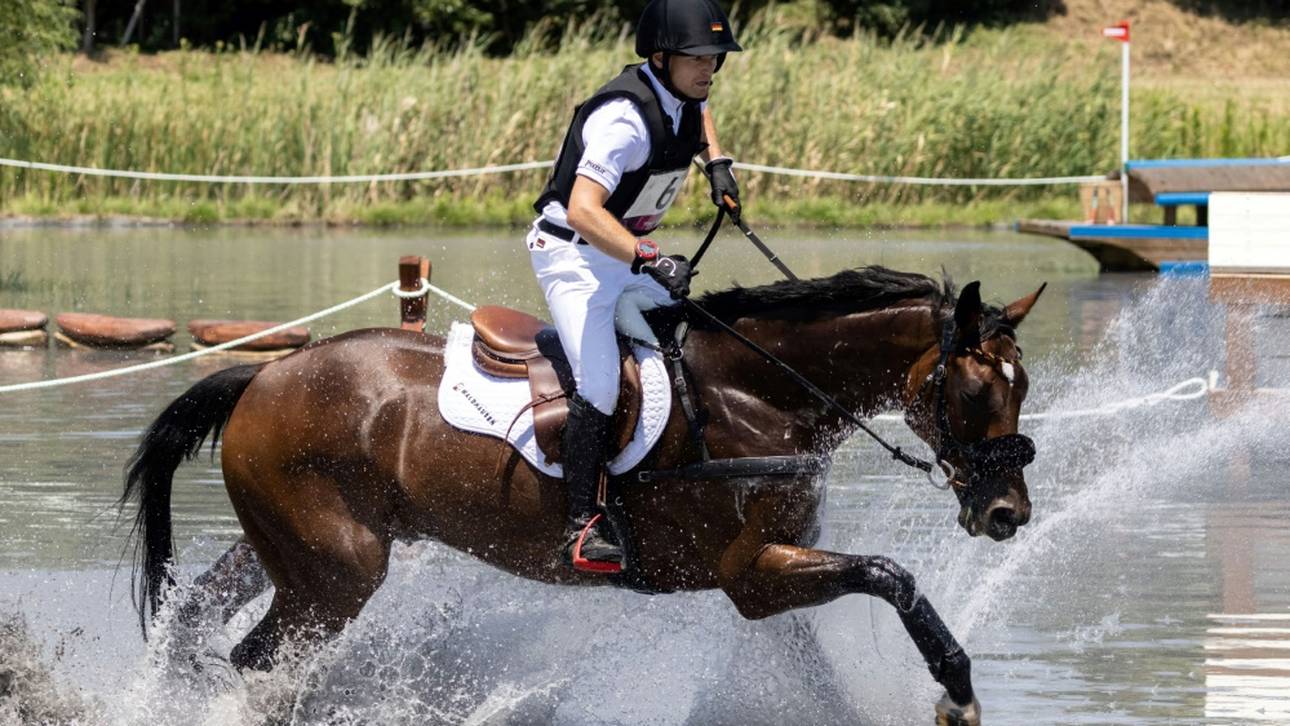 Vielseitigkeits-DM in Luhmühlen: Jung nach Geländeritt vorn