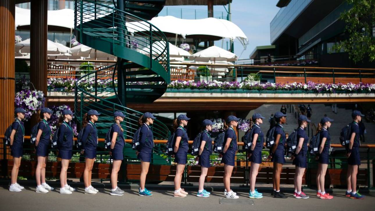 Tennis-Schiri flirtet mit Ballmädchen