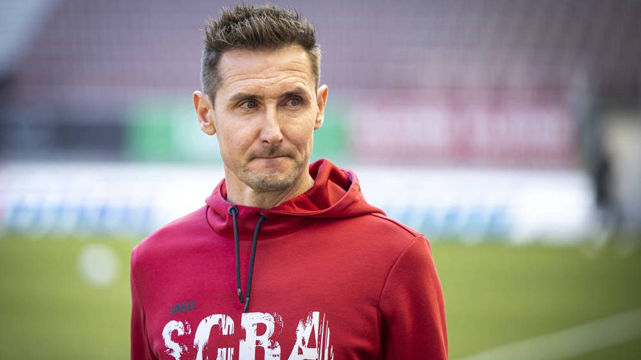 Fans schimpfen: „Klose raus!“
