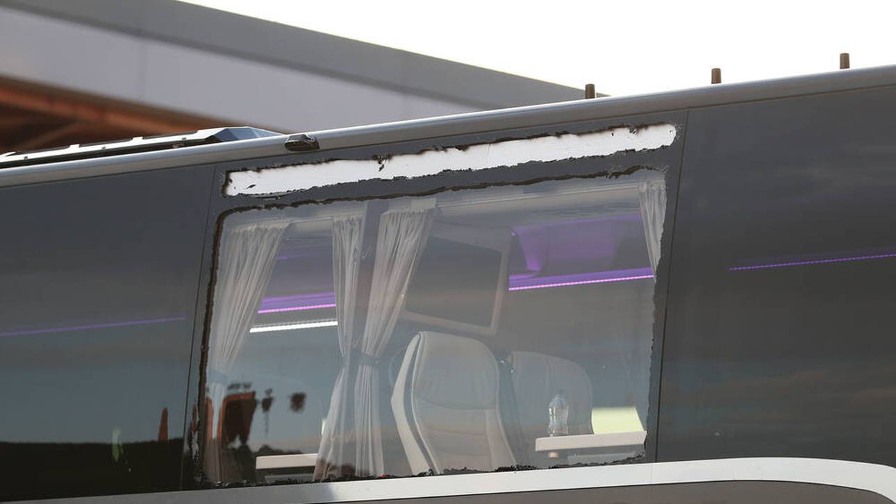 Real-Bus in Liverpool attackiert