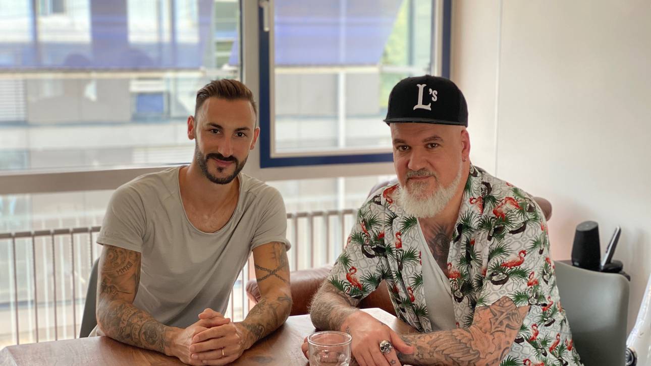 SPORT1-Reporter Reinhard Franke (r.) traf Diego Contento zum Interview