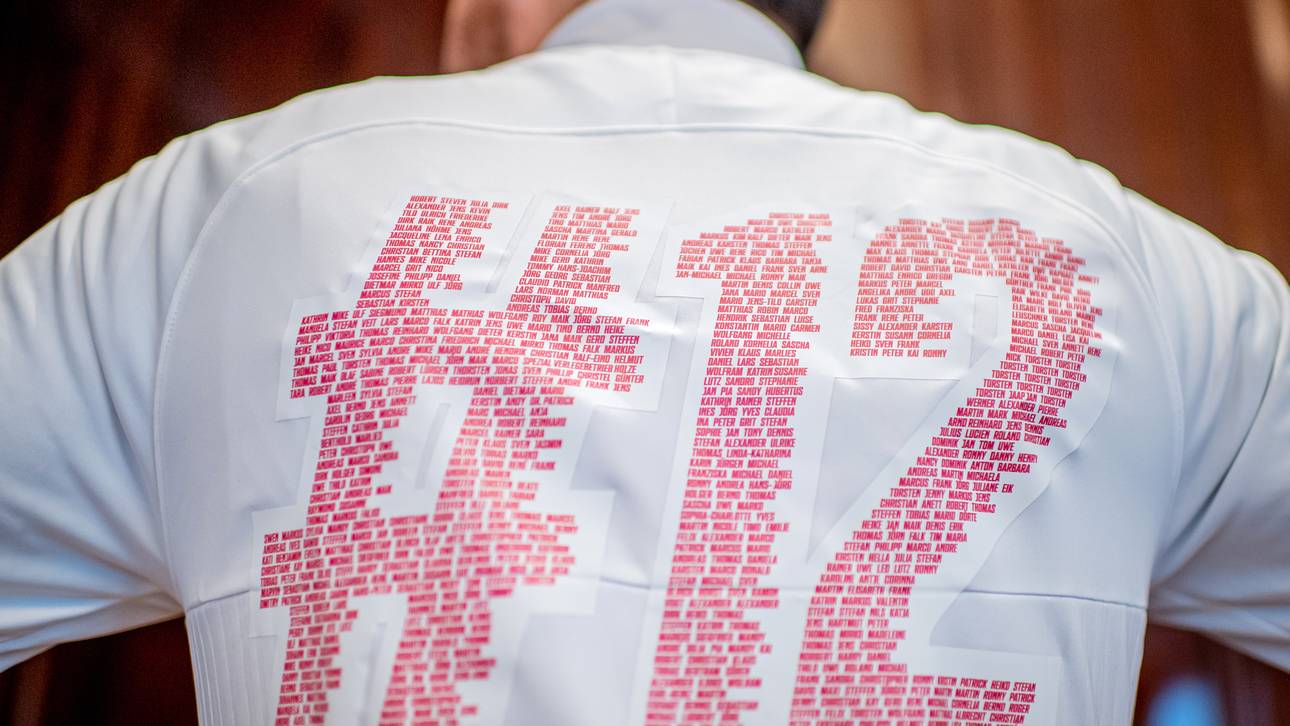 1000 Namen von Dauerkartenbesitzern sind auf jeder Jacke verewigt