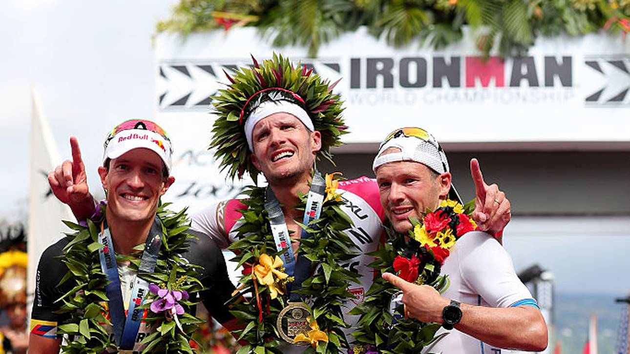 Sebastian Kienle (li.), Jan Frodeno und Patrick Lange feiern den deutschen Dreifachsieg