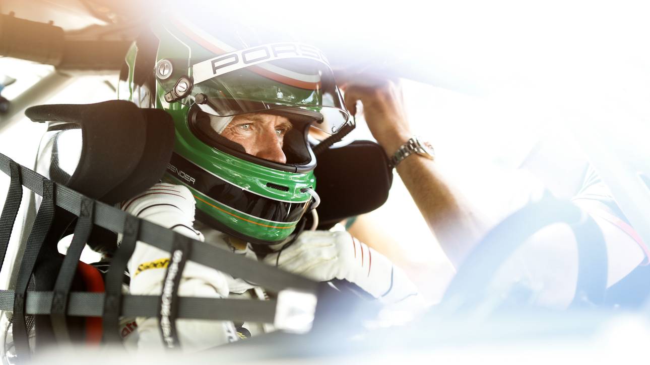 Michael Fassbender geht für Porsche an den Start