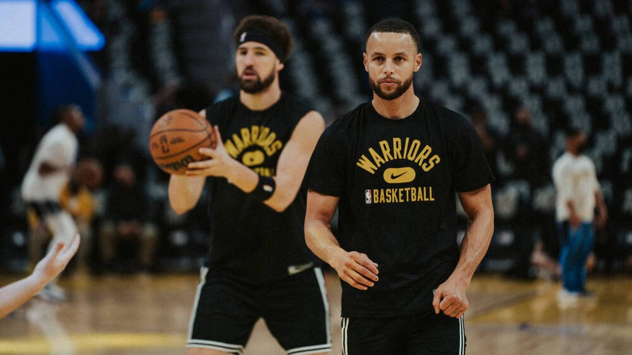 Schon bald könnten Stephen Curry (r.) und Klay Thompson wieder gemeinsam auf dem Parkett stehen