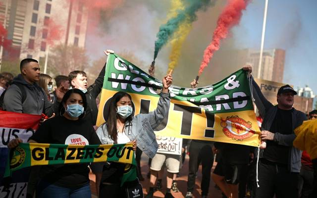 Manchester United Glazers Raus Fans Protestieren Mit Flugzeugbanner