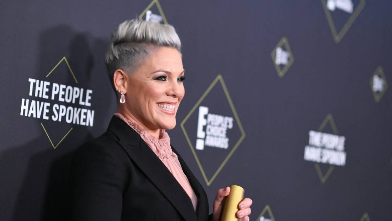 Sexismus? Pink will Strafe für Beach-Stars zahlen