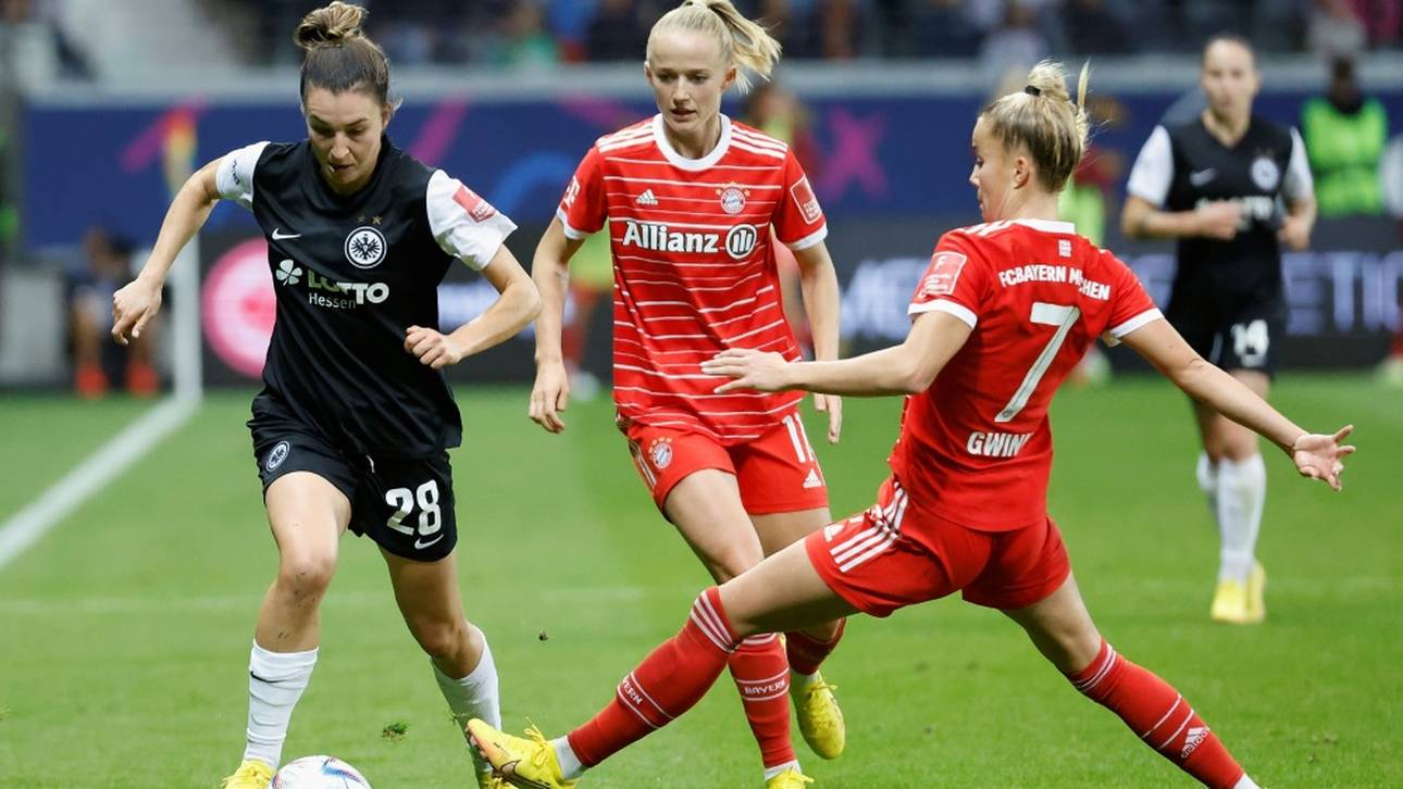 Bayern lässt vor Rekordkulisse Federn