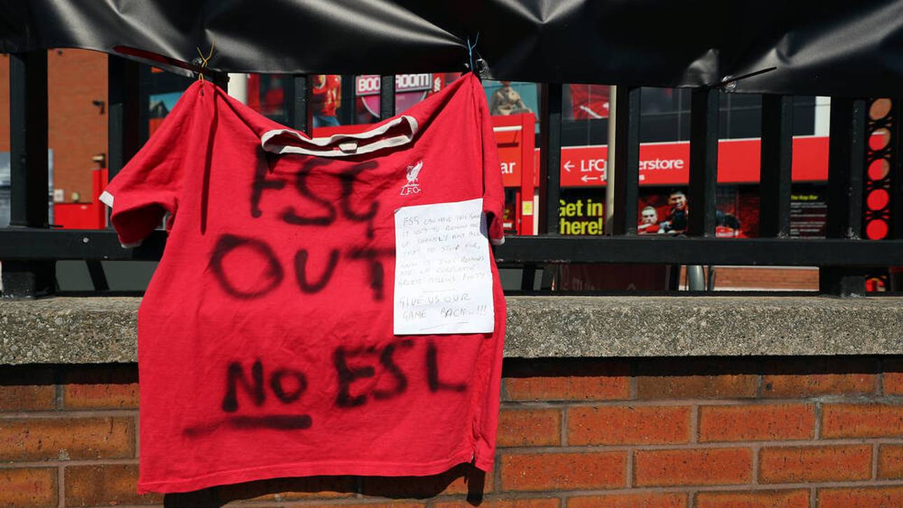 Super-League-Trikots zum Verkauf