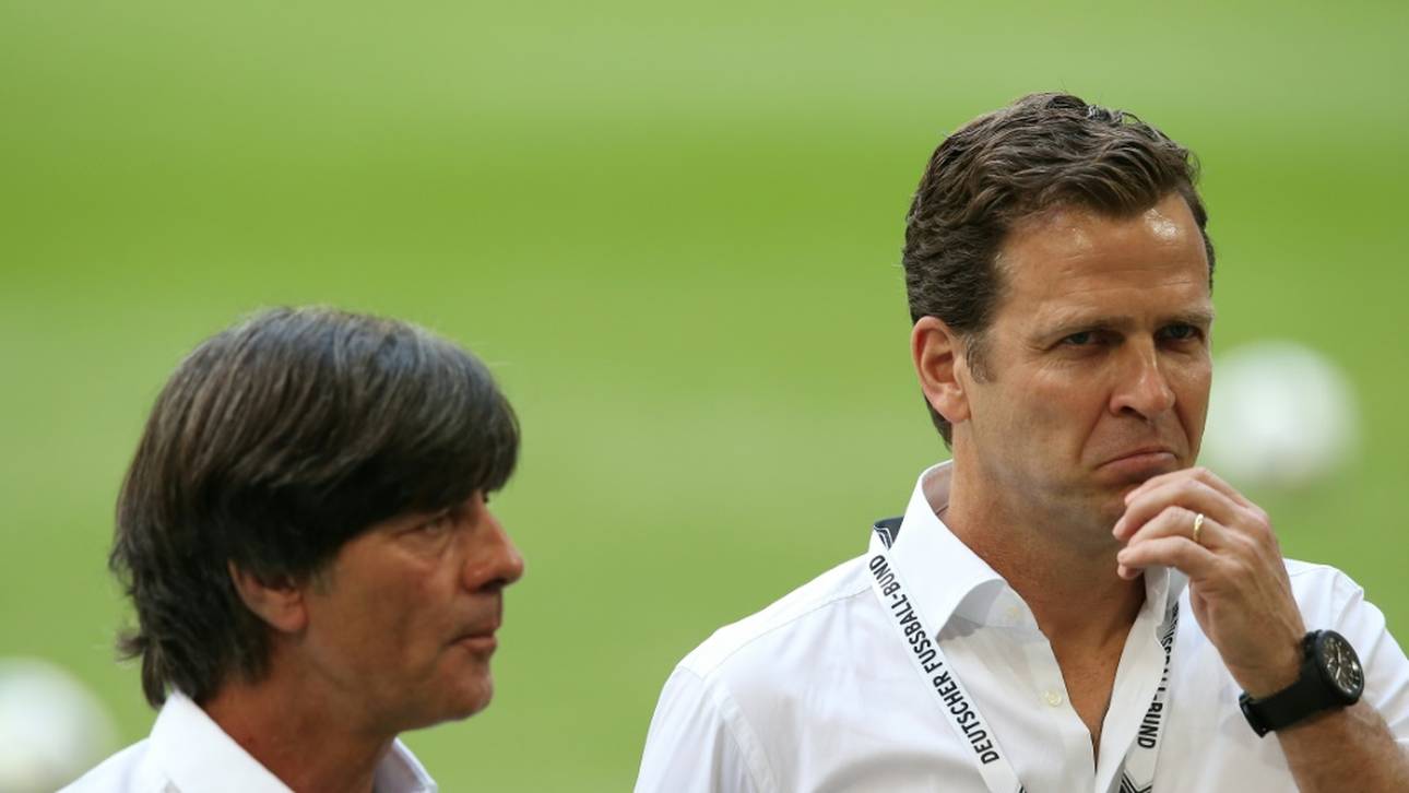 Joachim Löw (l.) darf weitermachen. Oliver Bierhoff fand dennoch klare Worte