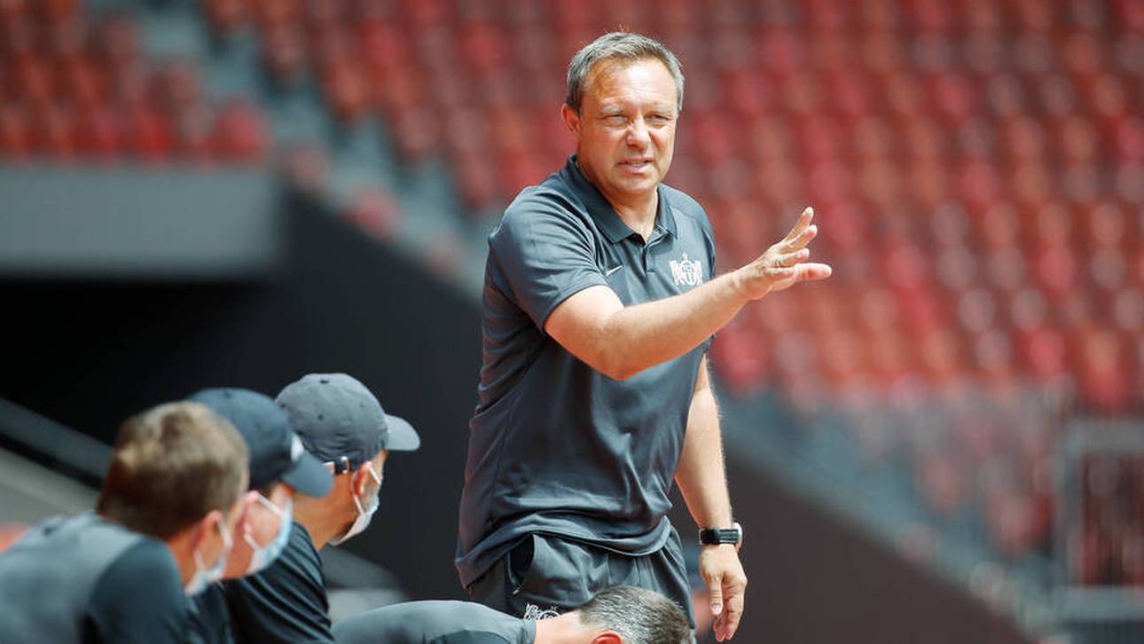 Ex-S04-Trainer in Schweiz Spitzenreiter