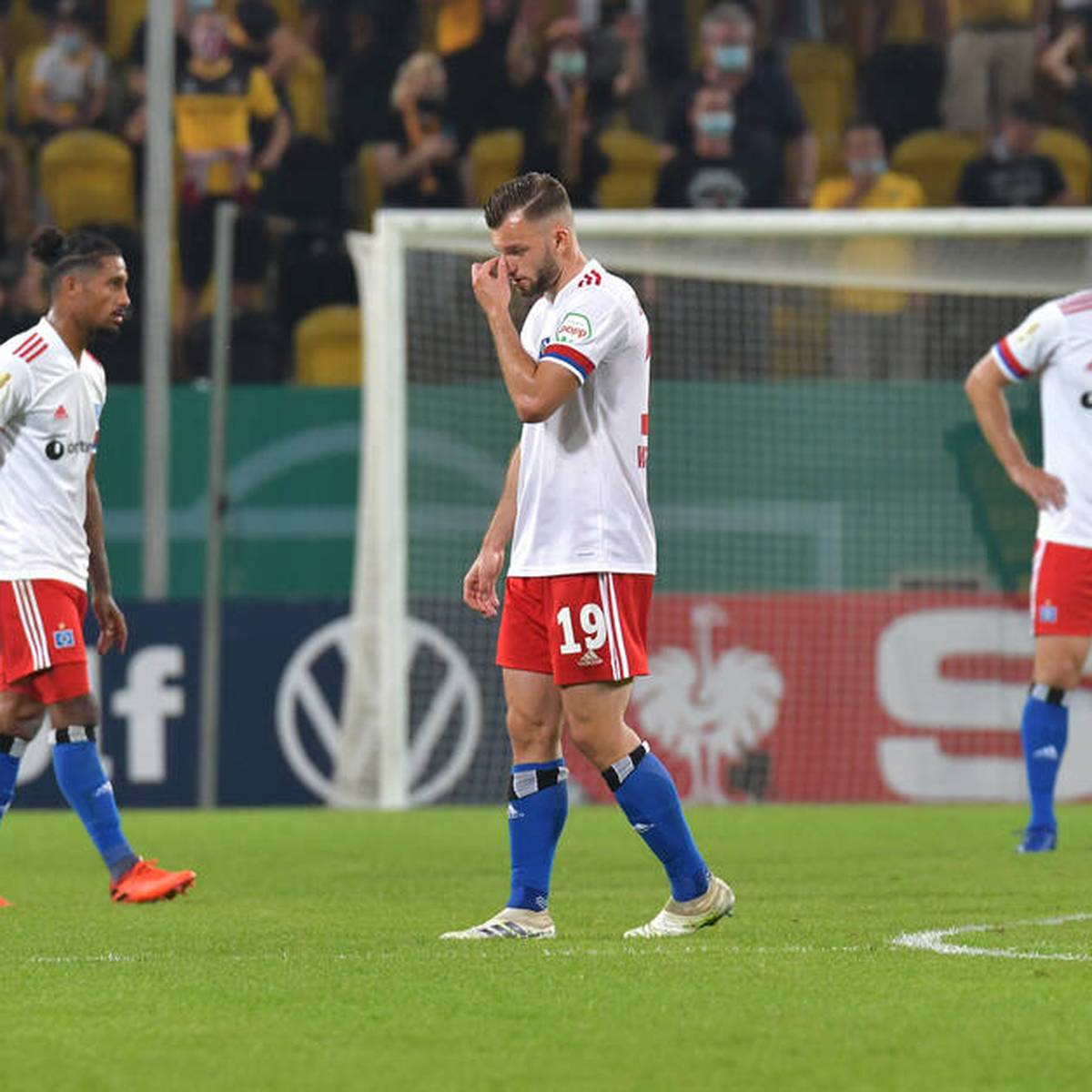 Dfb Pokal Hsv Verliert Klar Gegen Dresden Auch Bielefeld Raus