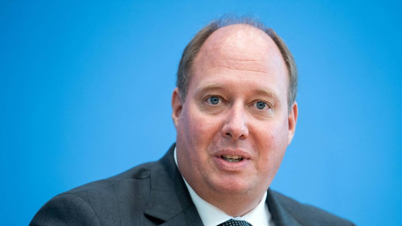 Kanzleramtsminister rät von Reisen zu EM-Spielen in London ab