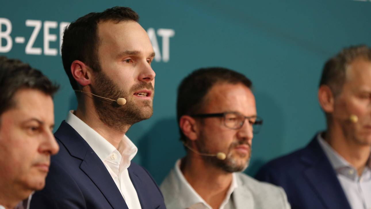 Tobias Haupt (2.v.l.) ist Leiter der DFB-Akademie