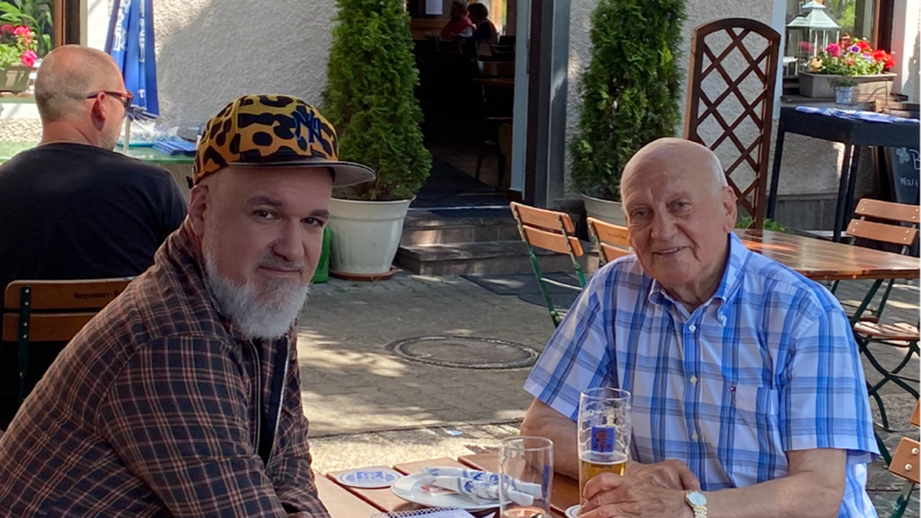 Peter Grosser (r.) mit SPORT1-Reporter Reinhard Franke