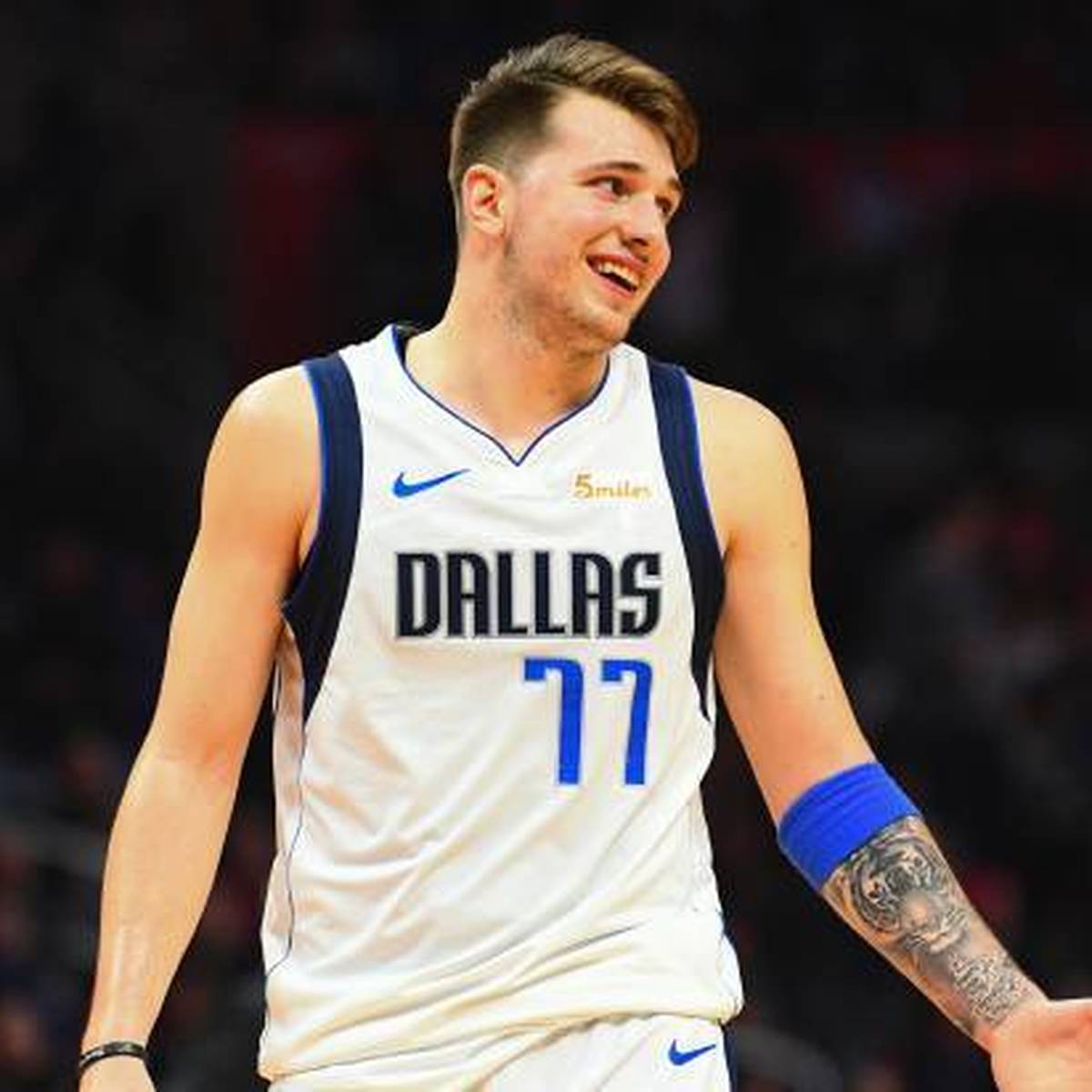 Nba Luka Doncic Von Dallas Mavericks Rettet Fan Aus Drogensucht