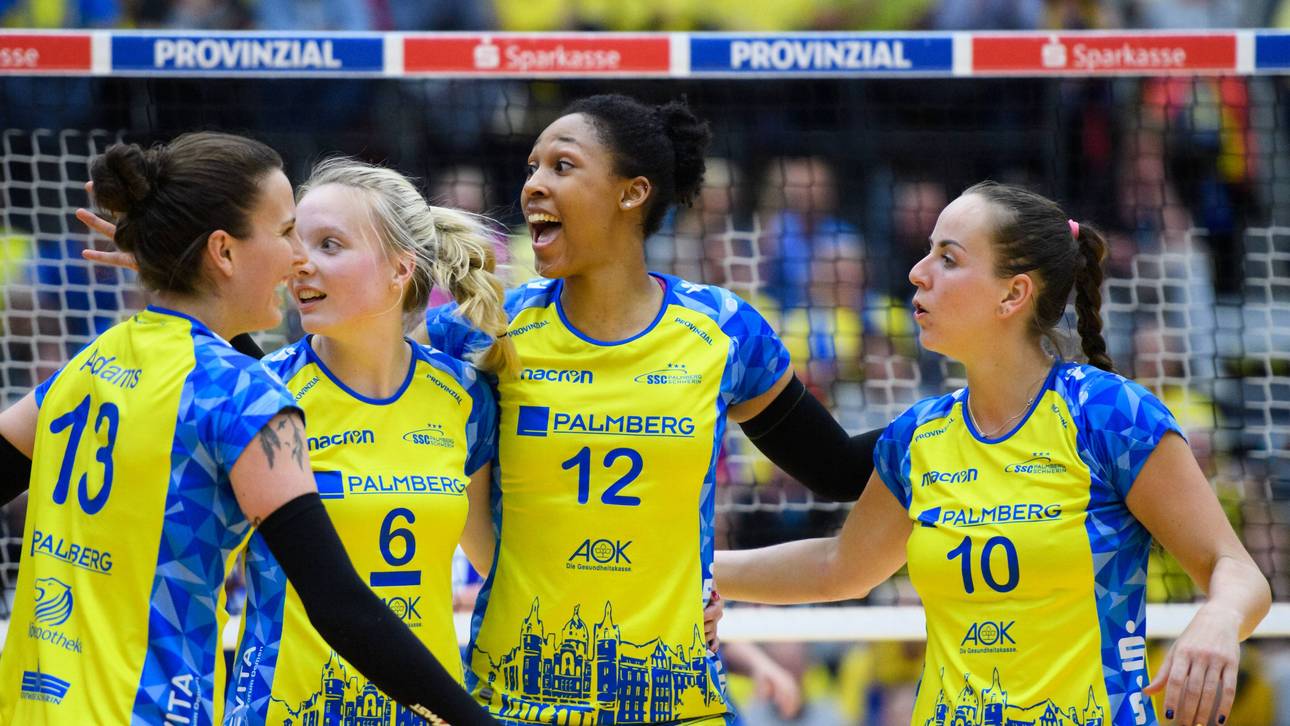 Jennifer Geerties (Nr. 6) und McKenzie Adams (Nr. 13) haben Schwerin verlassen