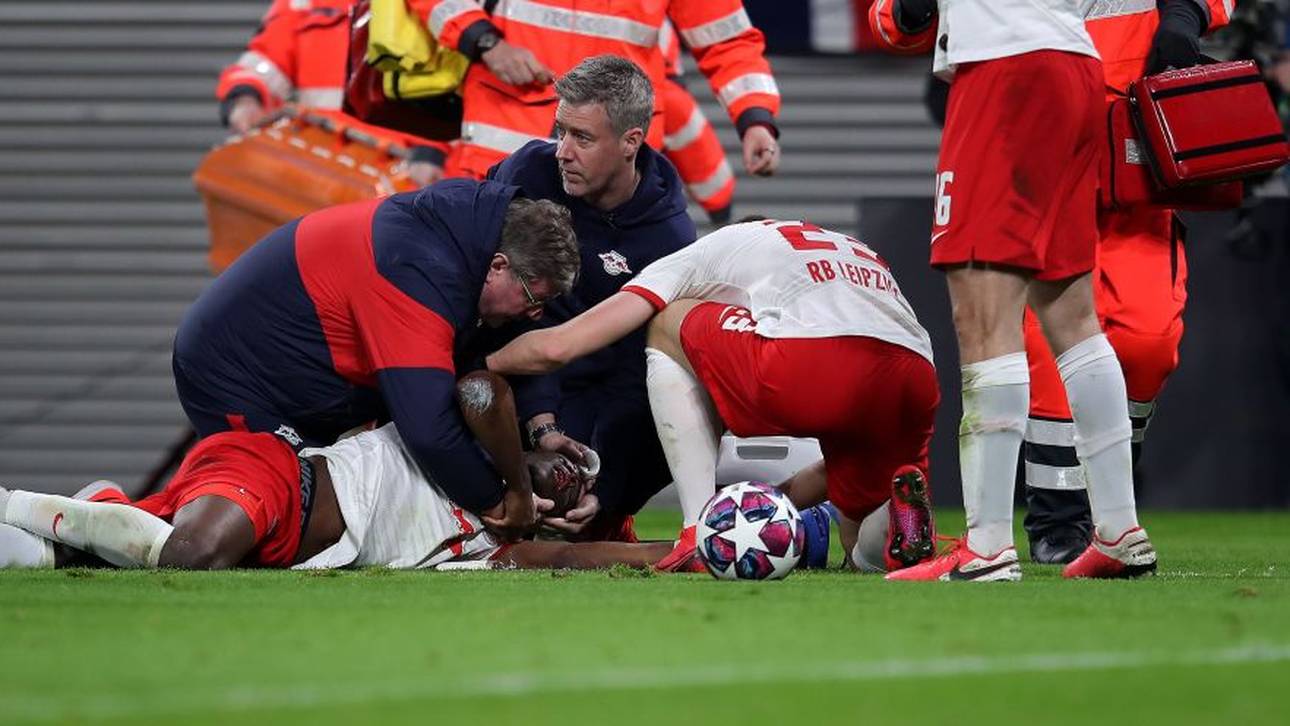 RB-Verteidiger rutscht Zunge in Hals