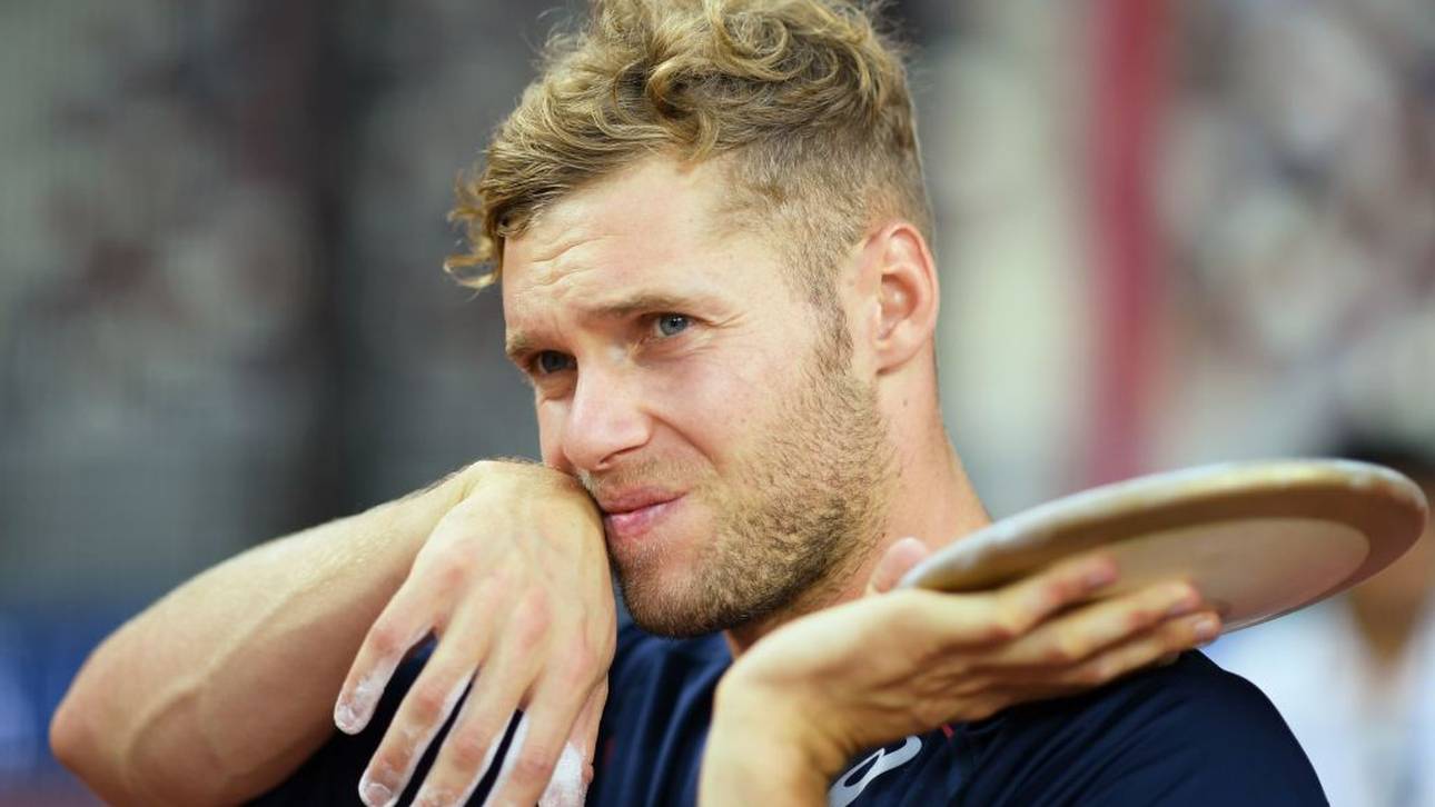 Topfavorit Mayer verletzt raus