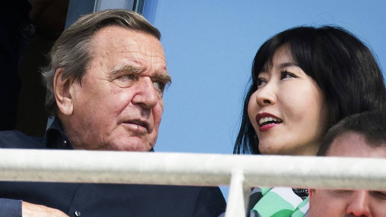 Auch 96 macht Druck auf Schröder