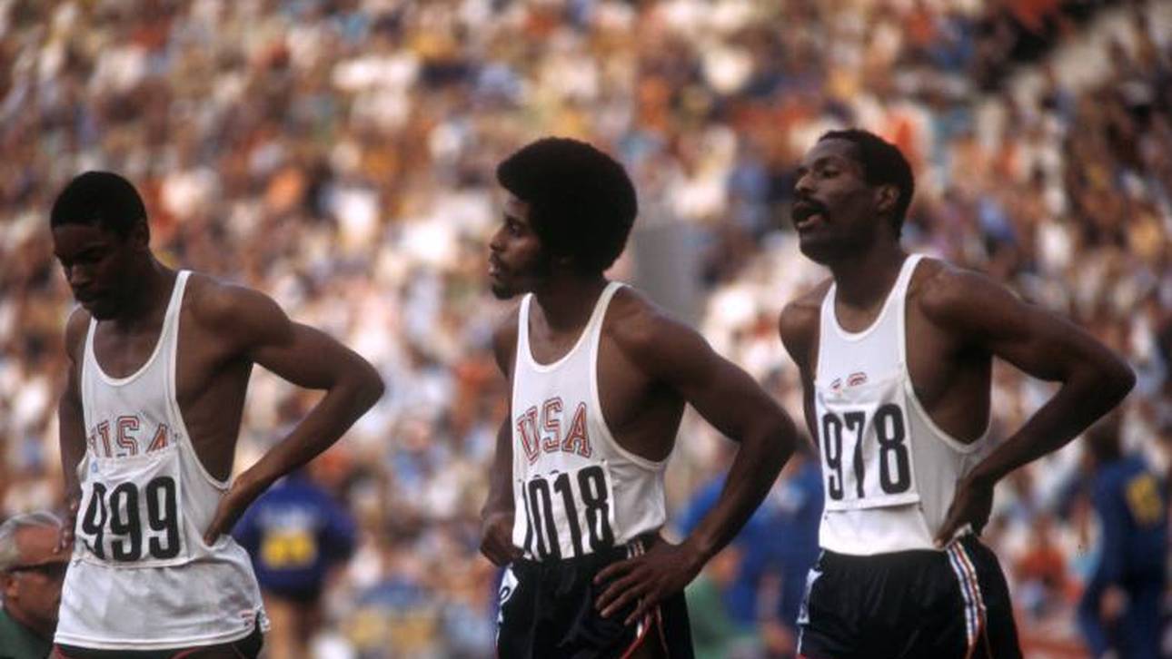 Vince Matthews (l.) und Wayne Collett (r.) mit US-Teamkollege John Smith
